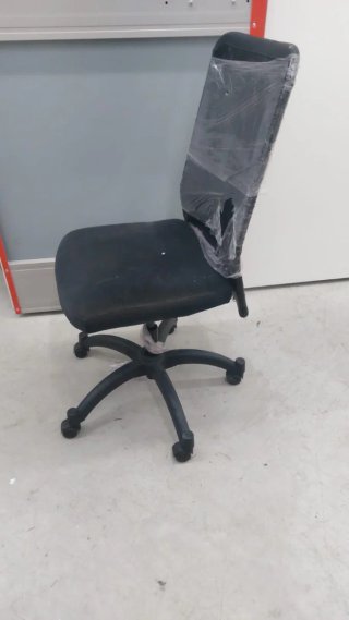 Silla de oficina negra