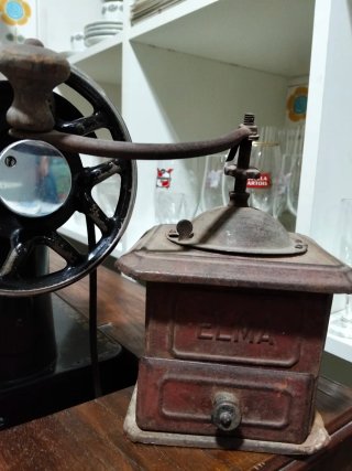 Molinillo de café antiguo Elma