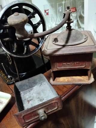 Molinillo de café antiguo Elma