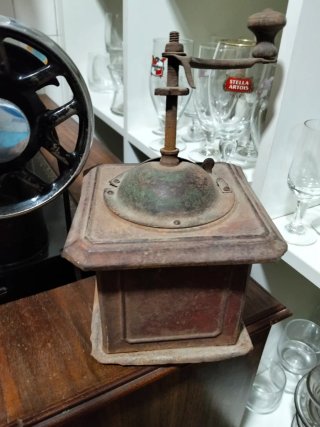 Molinillo de café antiguo Elma
