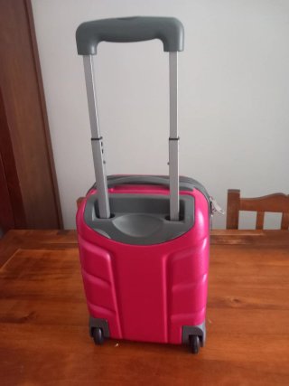 Maleta infantil rosa con ruedas