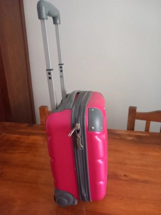Maleta infantil rosa con ruedas