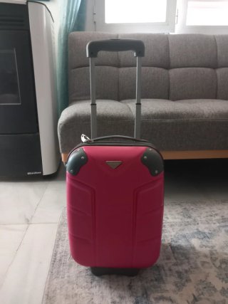 Maleta infantil rosa con ruedas