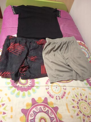 Conjunto camiseta y pantalón corto estampado