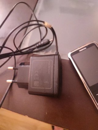Nokia 6700 Plata y Negro