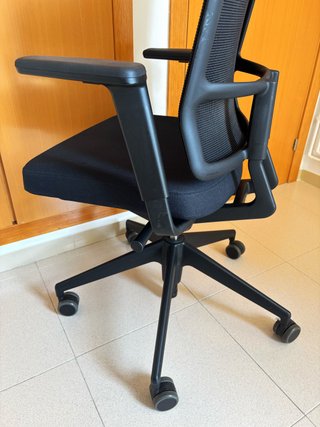 Silla de oficina Vitra ID Negra