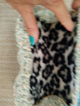Bolso blanco roto con asa de colores