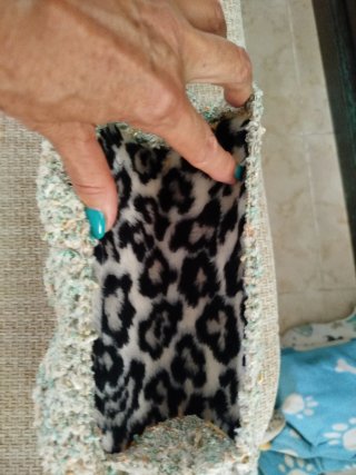 Bolso blanco roto con asa de colores