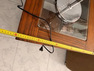 Mesita rústica madera con cristal y lámpara