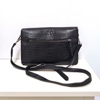 Bolso Negro Efecto Piel Cocodrilo