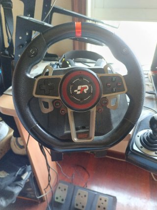 Volante Thrustmaster con cambio y pedales
