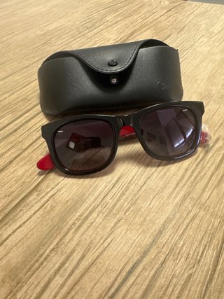 Gafas de sol Hawkers negras y rojas