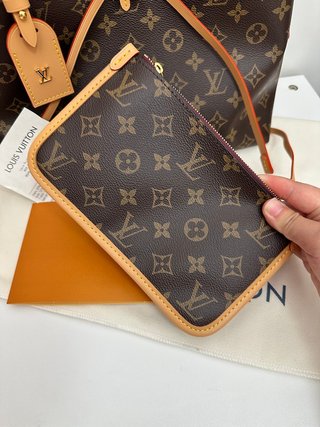 LouisVuitton CA 29cm