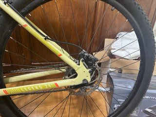 Bicicleta mtb  Qüer Legend 29” Montaje 2