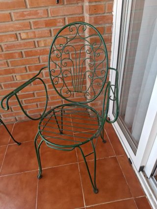 Mesa redonda cristal y 4 sillas hierro