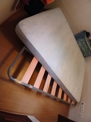 Se vende somier y colchon de 1,35.