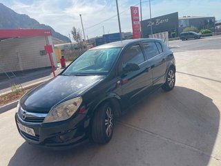 Opel Astra Negro