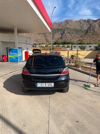 Opel Astra Negro