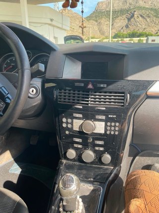 Opel Astra Negro