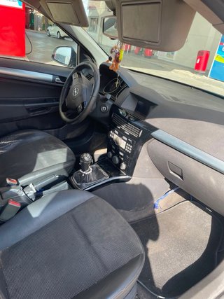 Opel Astra Negro