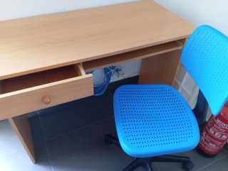 Escritorio mesa madera y silla infantil azul