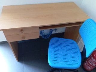 Escritorio mesa madera y silla infantil azul