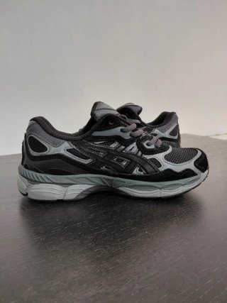 Zapatos Asics Gel NYC Negros Talla 40.5