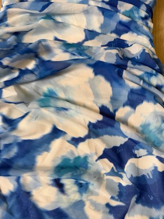 Vestido corto floral azul y blanco