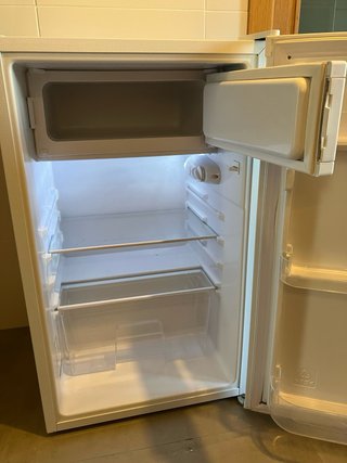 Frigorífico + congelador Bajo encimera. Al 50%!!
