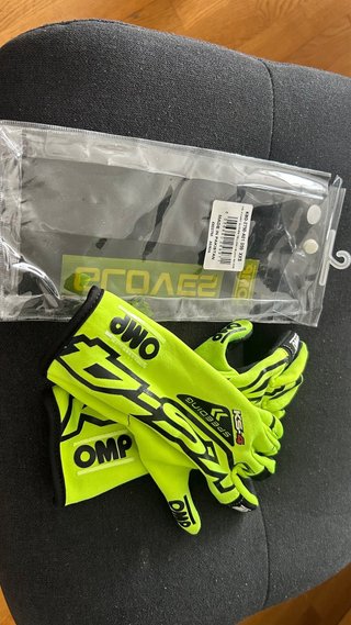 Guantes Karting Niño OMP KS-4 prácticamente nuevos