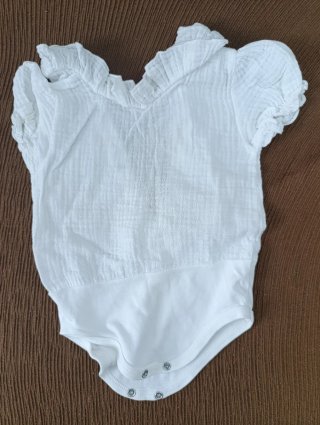 Pelele blanco bebé con volantes