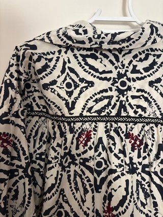 Camisa Zara Estampada Beige y Negra