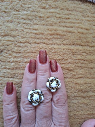 12 Botones Flor Blanca y Dorada CHANEL