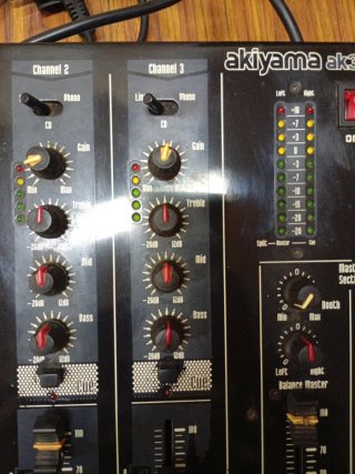 Mesa de mezclas DJ Akiyama AK3K