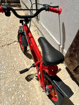 Bicicleta infantil roja 2-4 años