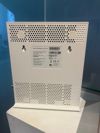 Router Vodafone WiFi Modelo 253678071 (con cables)