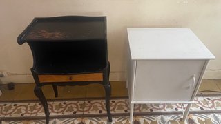 2 Mesitas de Noche  1 vintage 1 ikea