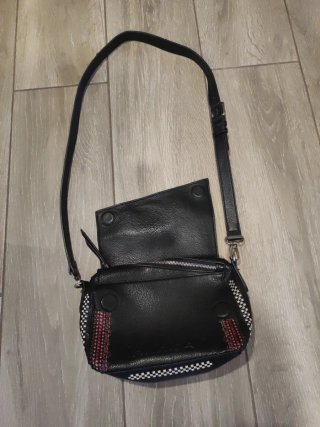 Bolso Desigual negro con detalles
