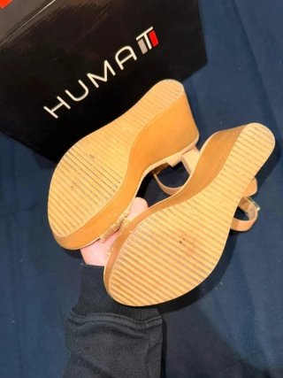 Sandalias cuña Humat beige y doradas