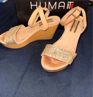 Sandalias cuña Humat beige y doradas