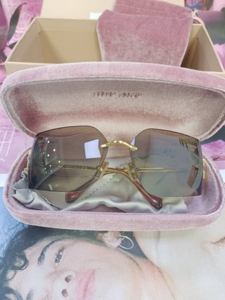 Gafas de sol Miu Miu marrones y doradas