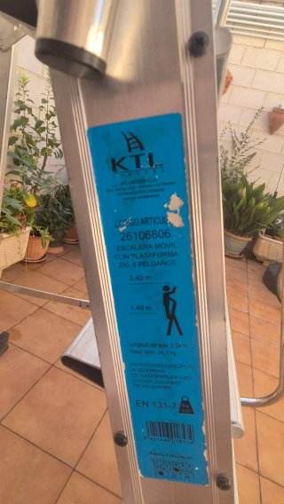 Escalera aluminio con plataforma