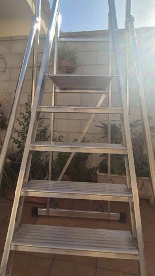 Escalera aluminio con plataforma
