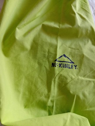 Chubasquero verde fosforito con capucha Talla L