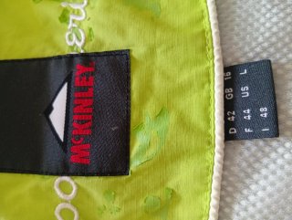 Chubasquero verde fosforito con capucha Talla L
