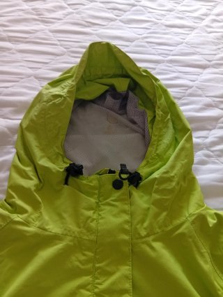 Chubasquero verde fosforito con capucha Talla L
