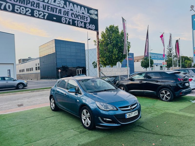 Opel Astra 2014 - foto 1