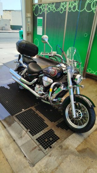 Hyosung ST7 Cruiser Negra