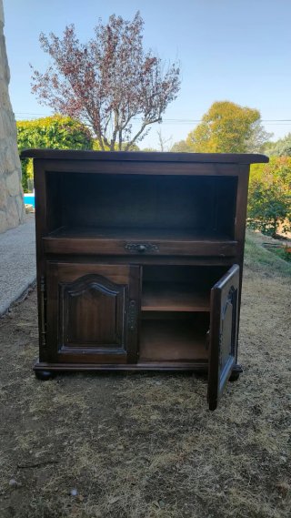 Mueble de madera antiguo