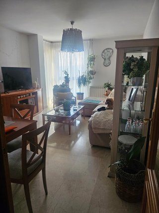 Vitrina de madera y cristal